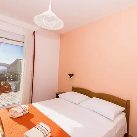 Masteli - Three Bedroom With Terrace And Sea View Apartment Trogir